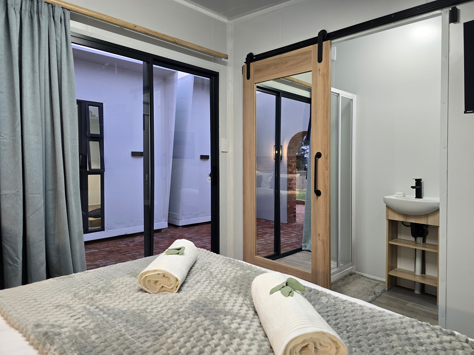 bed-and-mirror
